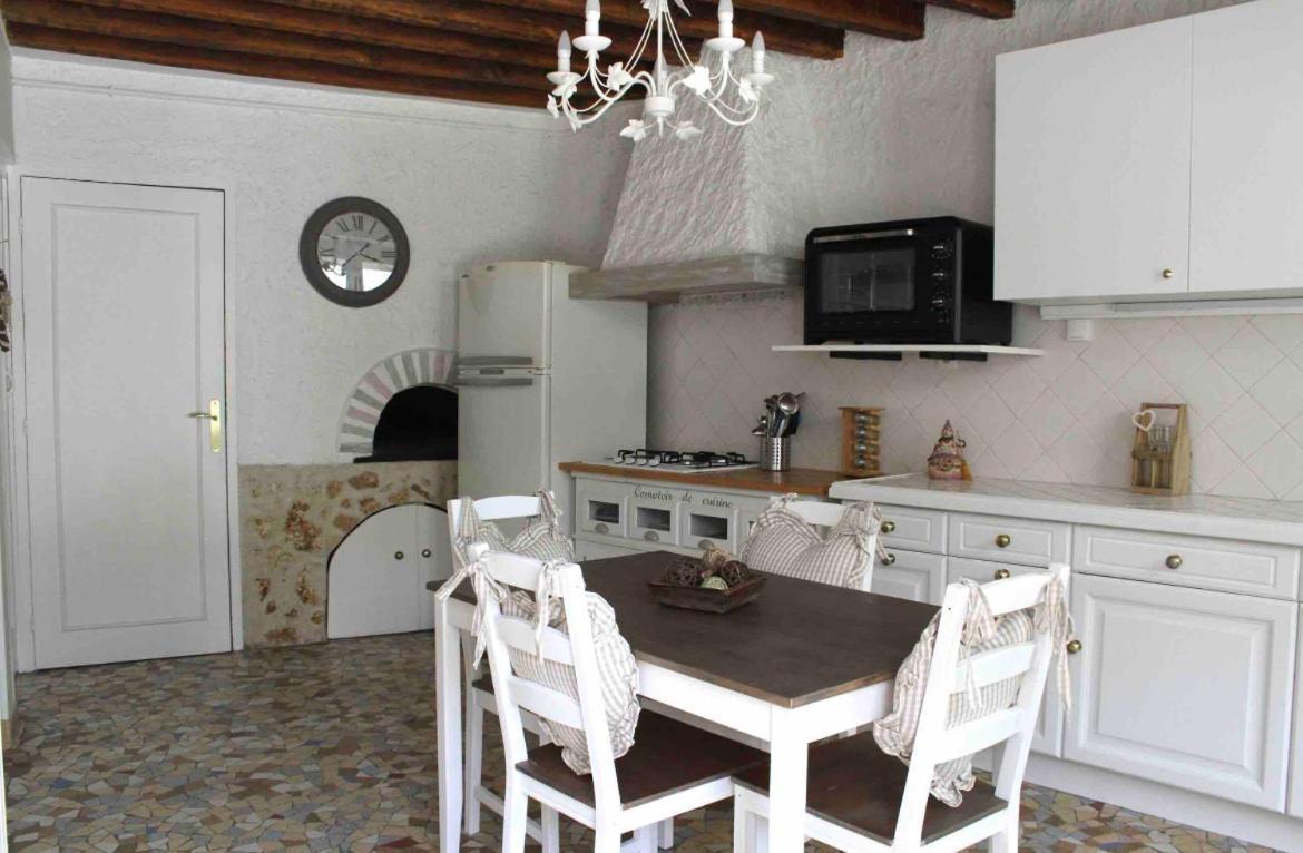 Chambres A La Maison Hermitage Aincourt Exterior photo