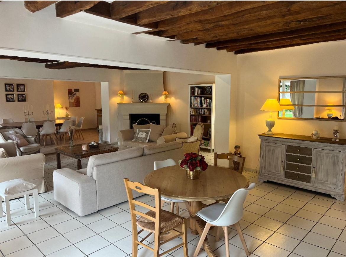 Chambres A La Maison Hermitage Aincourt Exterior photo