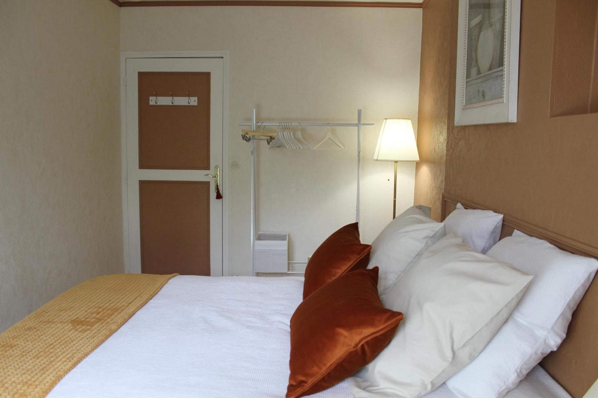 Chambres A La Maison Hermitage Aincourt Exterior photo