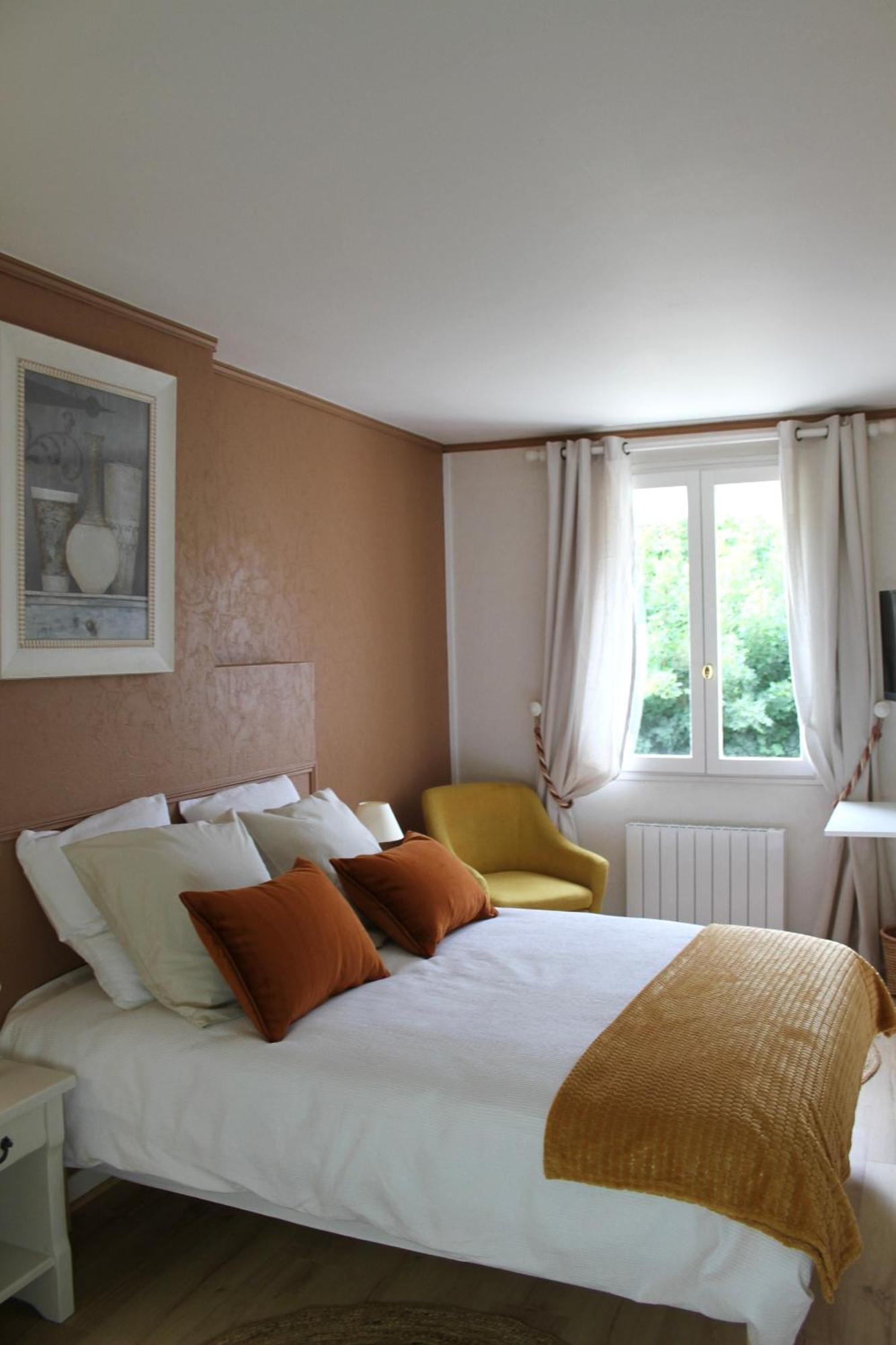 Chambres A La Maison Hermitage Aincourt Exterior photo
