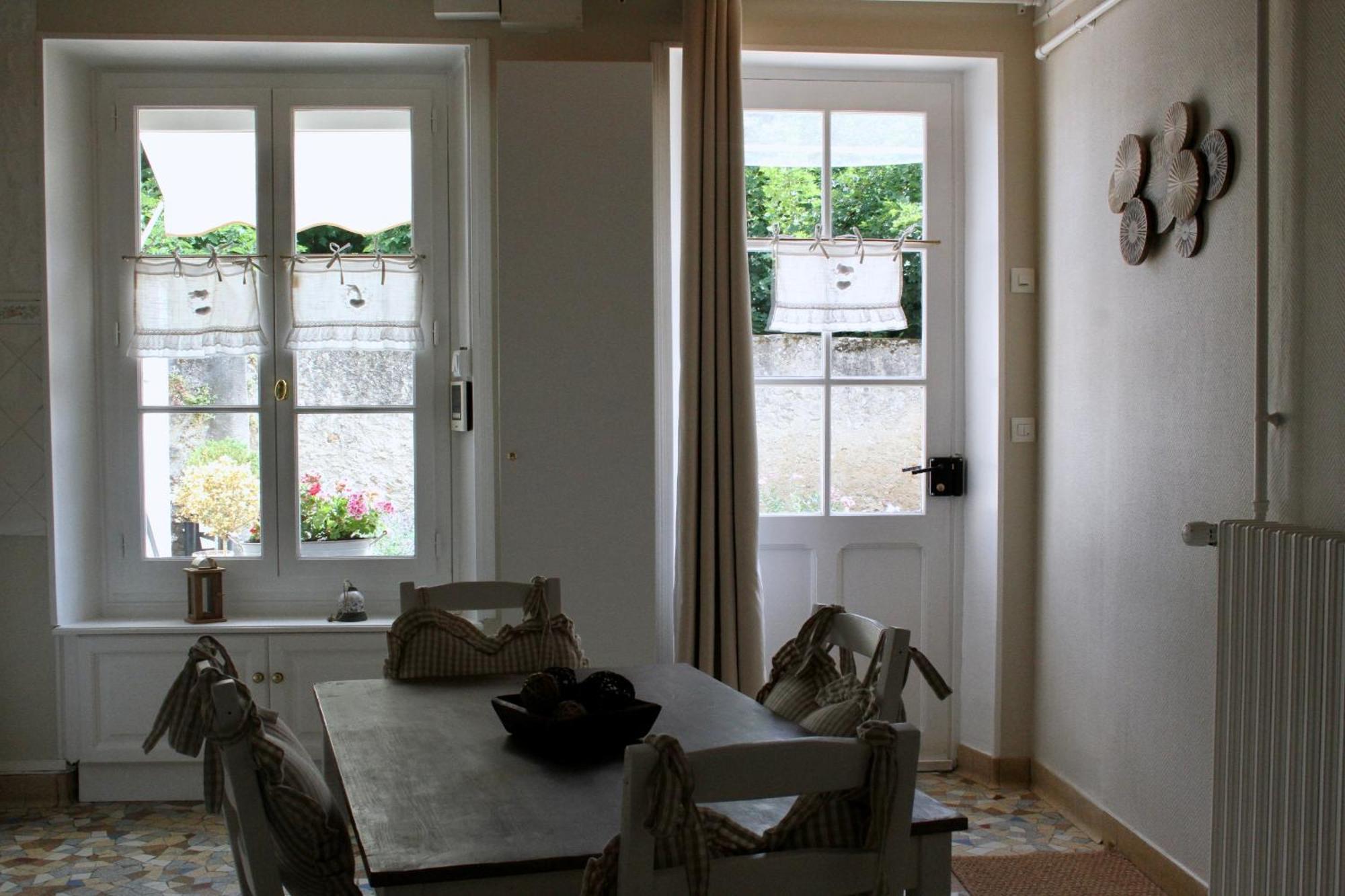 Chambres A La Maison Hermitage Aincourt Exterior photo